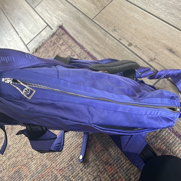 Lululemon Triumphant Purple Ruffled Gym Tote Duffel Travel Handbag Shoulder Bag - Picture 14 of 14